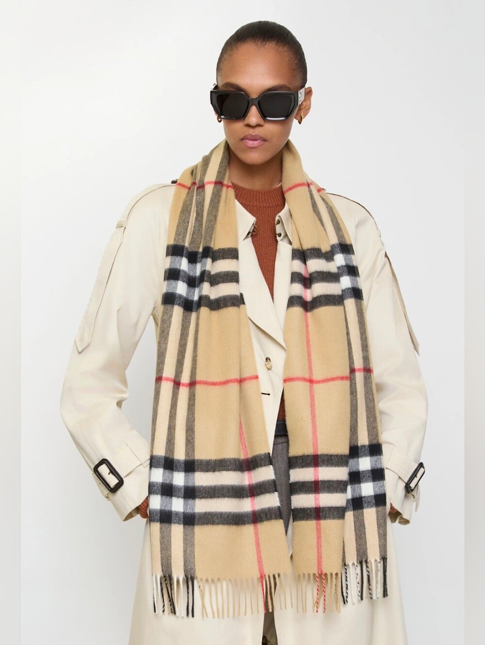 Authentic Burberry Classic Vintage Check Cashmere Scarf in Camel